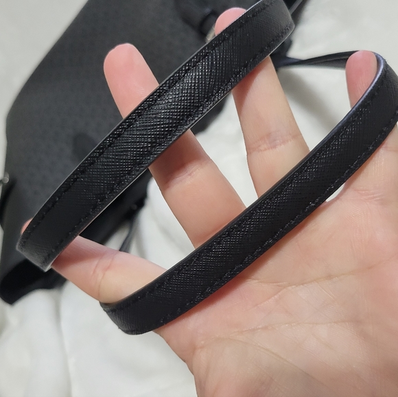 Michael kors tote and wallet - Picture 8 of 8